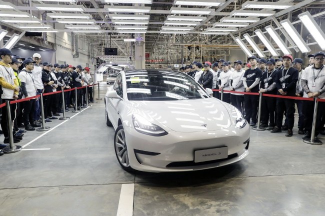 2019年，特斯拉上海工厂的一辆Model 3。图片来源：QILAI SHEN/BLOOMBERG NEWS